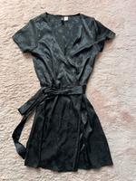 Kleid Sommerkleid Wickelkleid Samt Weich kurz schwarz 36 Niedersachsen - Loxstedt Vorschau