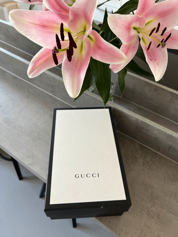 Gucci Ace Embroidered Floral in Köln