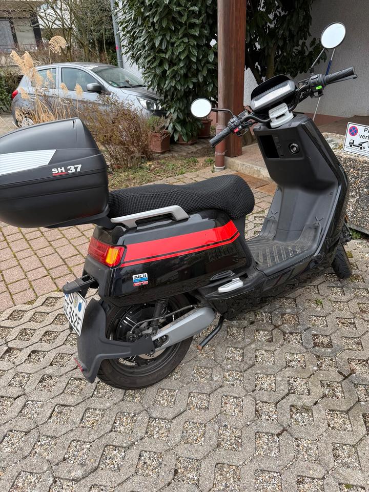 Elektro Roller NIU Nqi GTS, Top Zustand, black-red, mit Koffer in Dossenheim