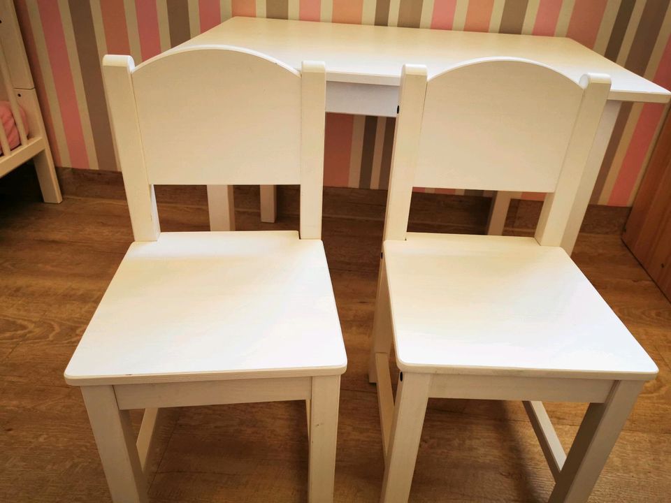 Kindertisch und Stühle Sundvik Ikea in Altenpleen