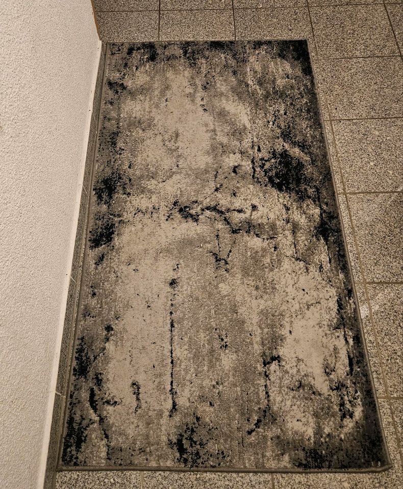 Grauer Teppich zu verkaufen. in Neu Ulm
