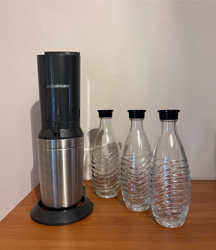 SodaStream mit 3 Glasflaschen in Sinntal
