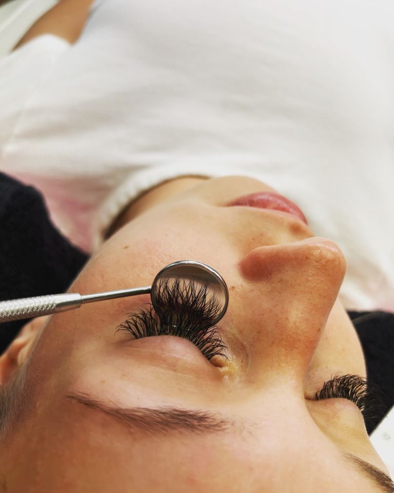 Wimpernverlängerung, Microneedling und Plasmapenbehandlung in Rühen