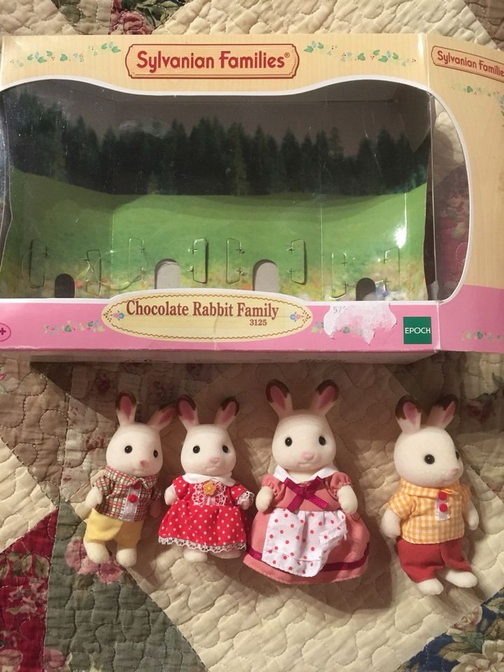 Sylvanian Families Chocolate Rabbit Family 3125 in Marburg