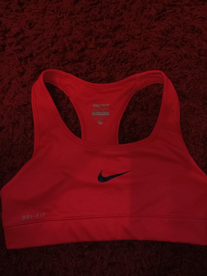 Sport BH Nike Koralle Gr. XS in Lüdenscheid