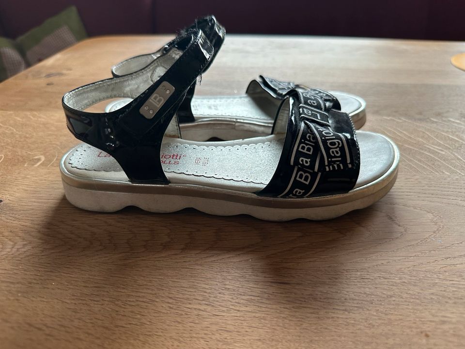 Laura Biagiotti Sandalen Lack schwarz 36 LILI36 in Mörlenbach