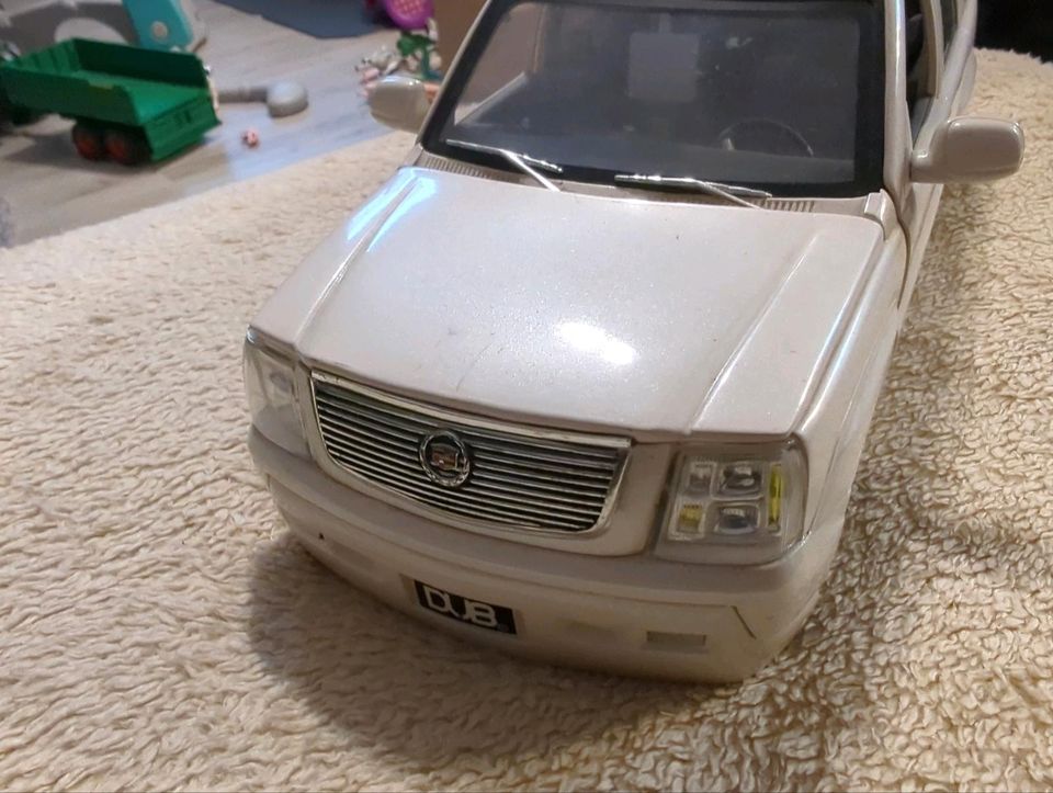 Cadillac Escalade DUB City Jada Toys 1:18 Modellauto SpinneFelgen in Wesendorf