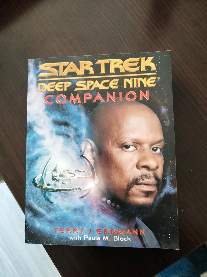 Star Trek Deep Space Nine Companion SEHR GUT in Waake