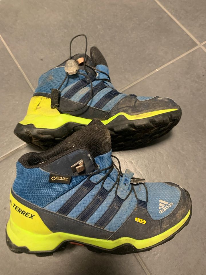 Adidas Terrex Wanderschuhe Gr. 31 blau gelb in Oberursel (Taunus)