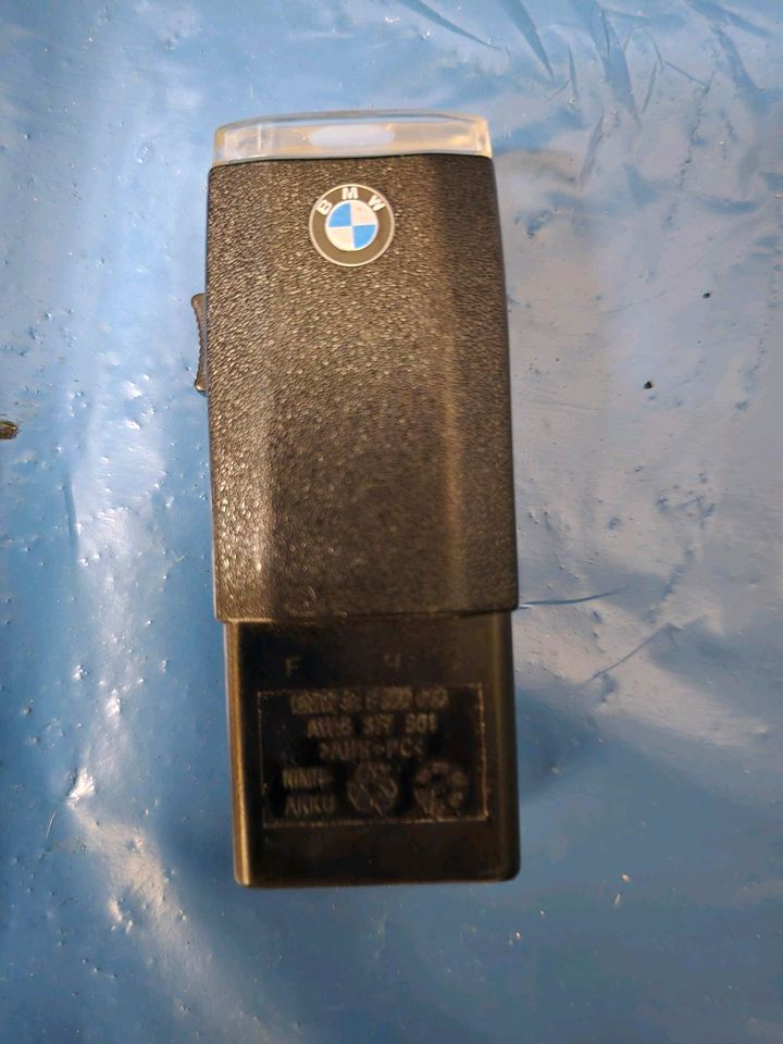 BMW Handschuhfach-Taschenlampe 8:8360066 AWA:8377861 in Hamburg