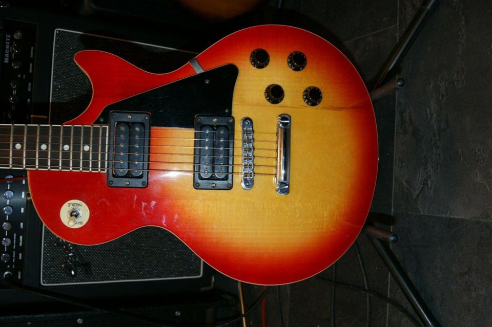 SPECIAL-DEAL: VINTAGE CHESTER LES PAUL MINT + CASE in Berlin