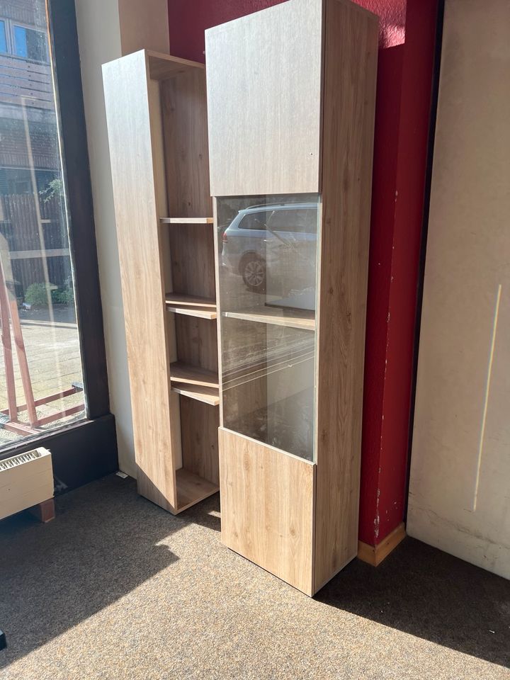 New Regal mit Vitrine Schrank Kommode in Wietzen