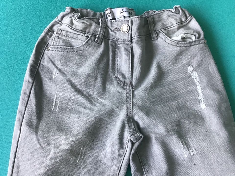 Hellgraue Jeans Hose Glitzer Steine gr.140 in Karlsdorf-Neuthard