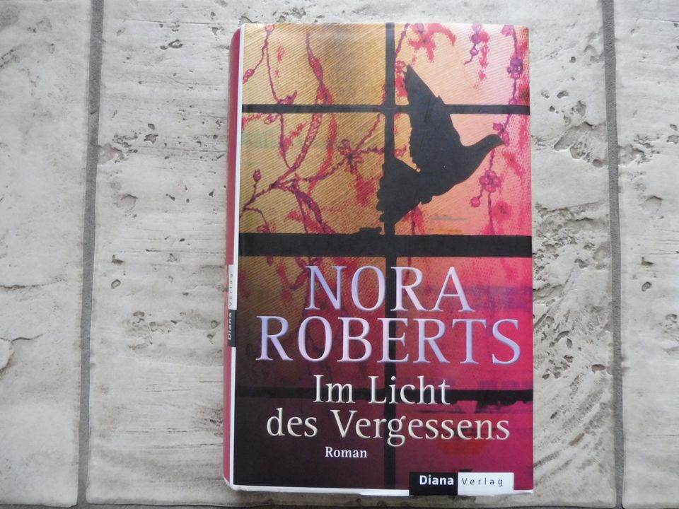 NORA ROBERTS Roman IM LICHT DES VERGESSENS, Diana 2008 Leinen Ein in Bochum