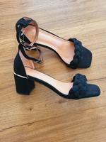 Schöne Sandalen Gr. 37 Bestelle Neuwertig Baden-Württemberg - Nürtingen Vorschau