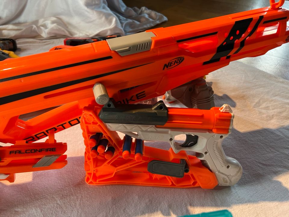 Nerf Sammlung - Riesiges Bundle mit 13 Waffen inklusive Munition in Meerbusch