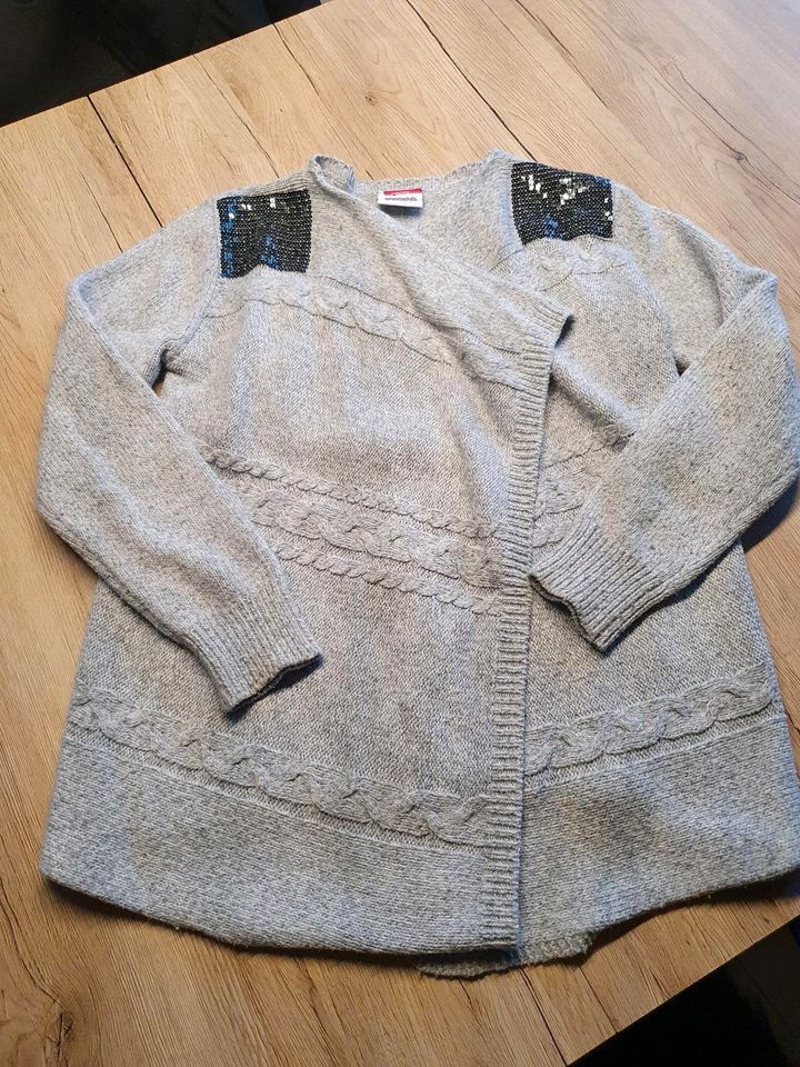 Strickjacke 146 152 grau mit Pailetten in Murg