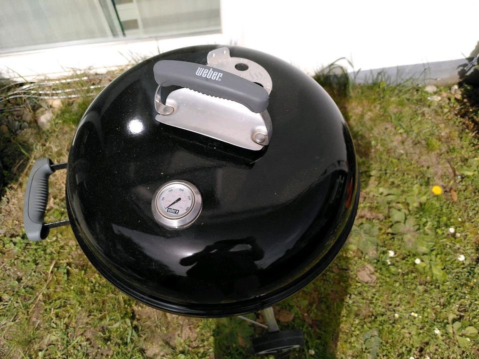 Weber Kugelgrill mit Anzündkamin 47 cm in Stuttgart