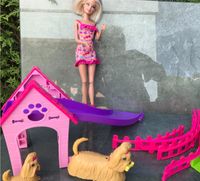 Barbie mit Hundespielplatz Set mit Zaun und Hunden Bayern - Germering Vorschau