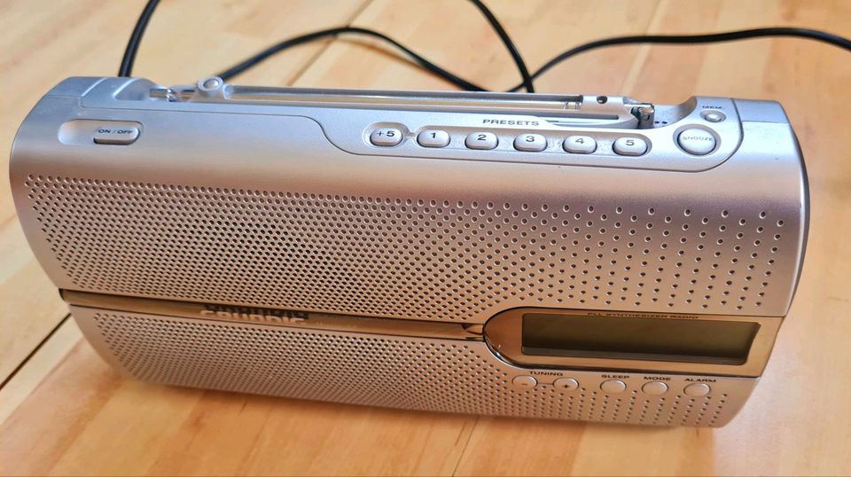 Grundig Radio Wecker musik 51 in Unkel