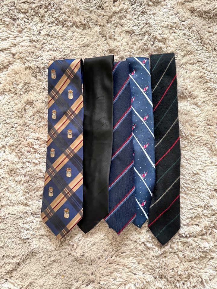 Set mit vier Luxus-Krawatten in Köln