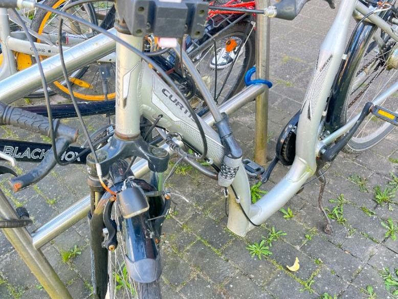 Fahrrad  mit Korb in Hamburg