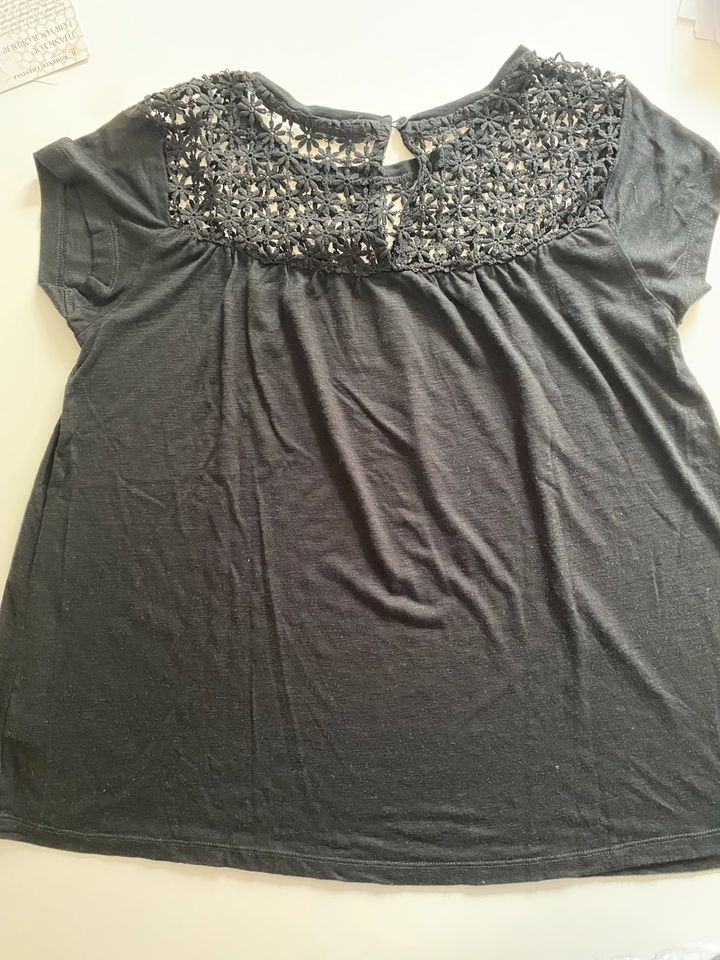 Gina T-Shirt Bluse Gr. 44 schwarz mit Lochstickerei in Schloß Holte-Stukenbrock