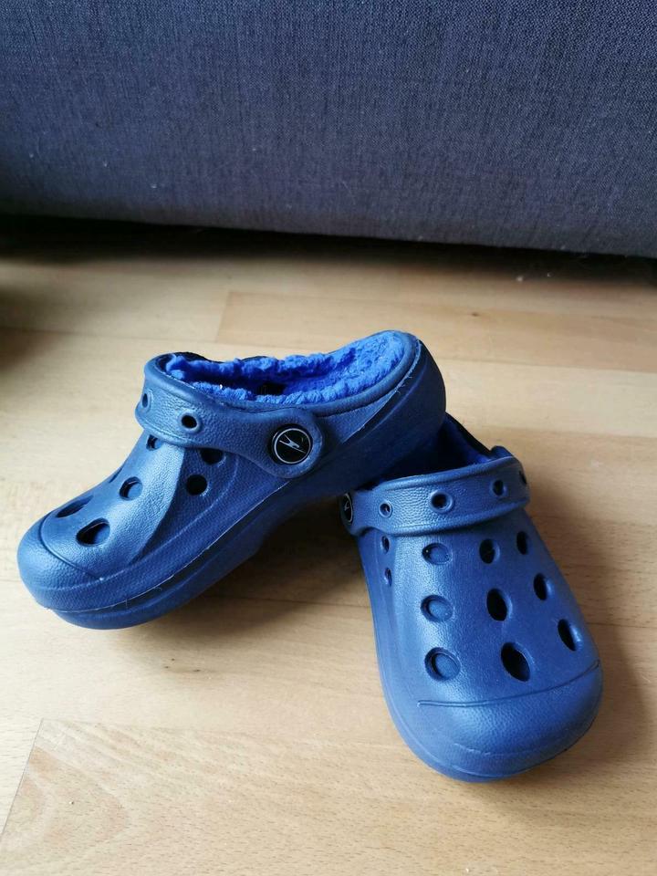 Kinder Jungen Gartenschuhe Clogs gefüttert Größe 26 blau in München