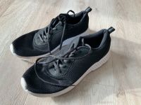 Sportschuhe mit heller Sohle schwarz Größe 41 Hallenschuhe Vty Nordrhein-Westfalen - Remscheid Vorschau