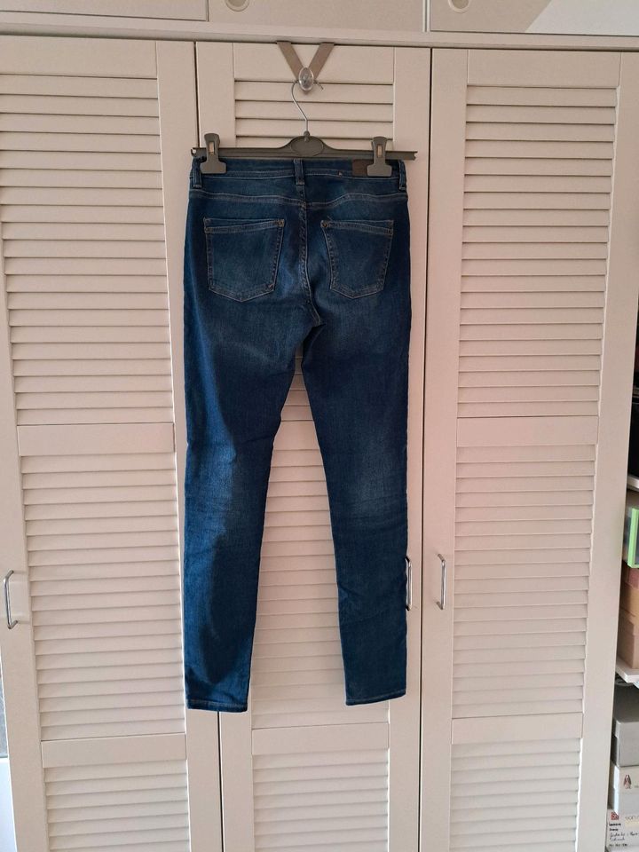 Neuwertig ESPRIT  jeans W28 L32 Super stretch  mid-rise skinny in Wiesbaden