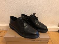 Classic Dr. Martens 44 (für Frauen?) Berlin - Friedenau Vorschau