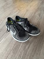 Nike Schuhe Running Gr. 37,5 Hessen - Solms Vorschau