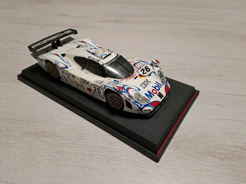 Porsche 911 GT1 1998 Le Mans Siegerfahrzeug 1:18 in Annaberg-Buchholz