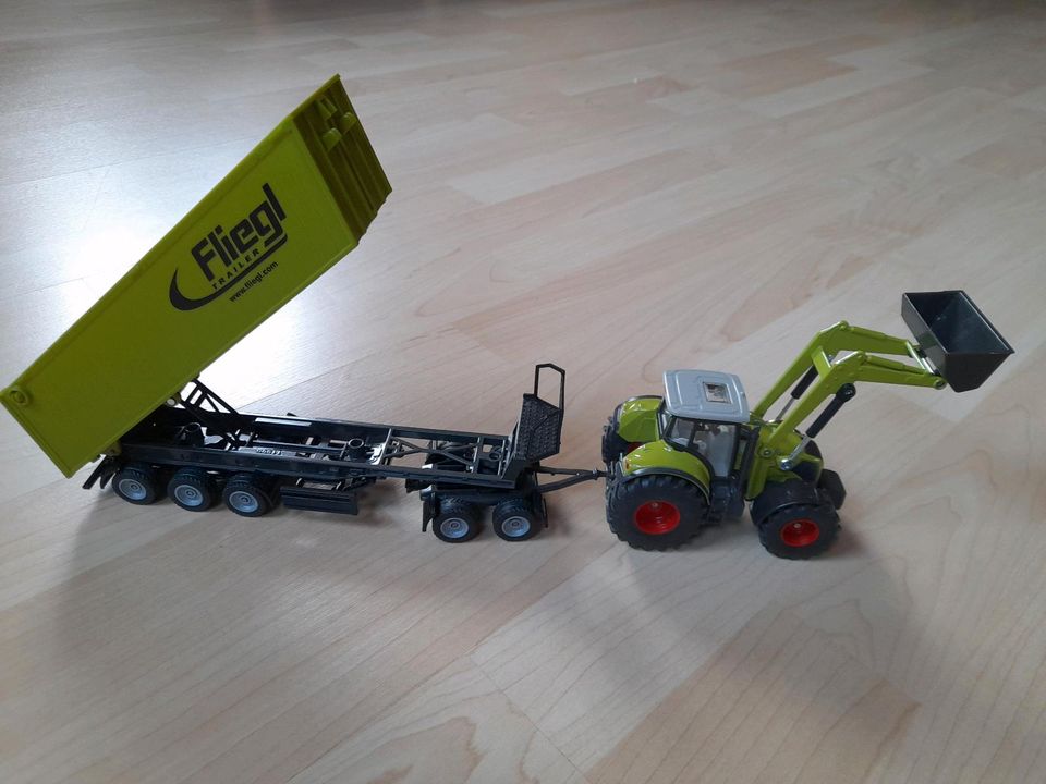 Siku  Traktor mit Frontlader, Dolly und Muldenkipper 1:50 in Finsing