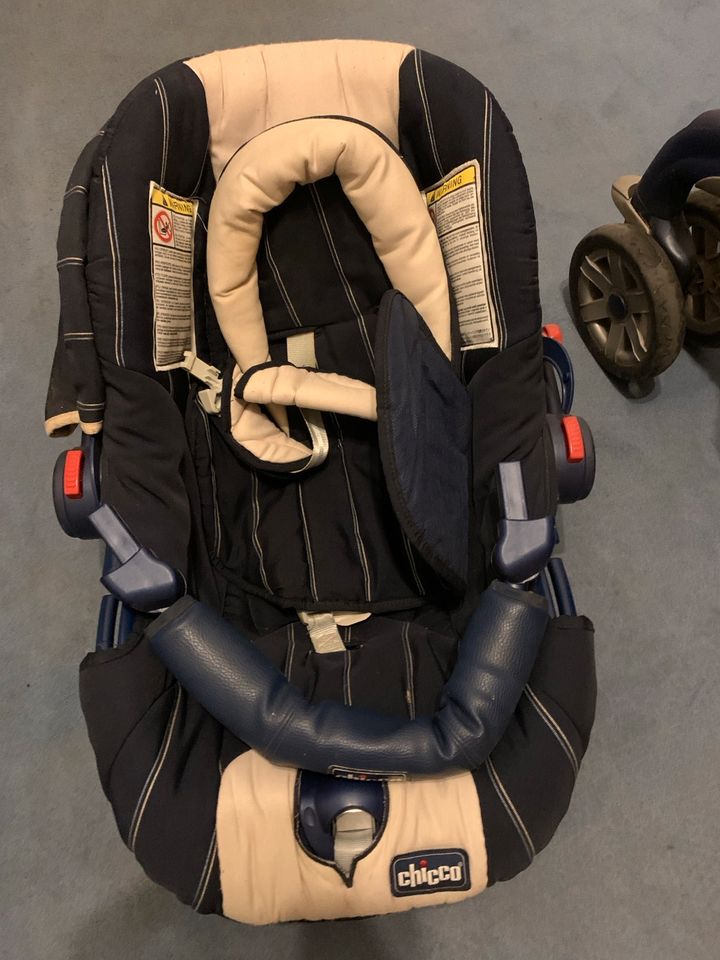 Chicco Kinderwagen + Zubehör in Sülzetal