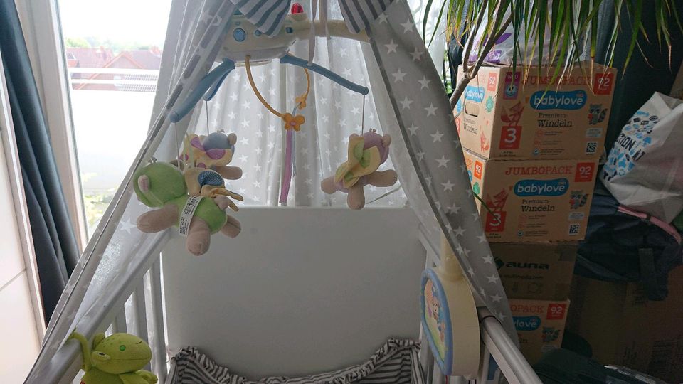 Fisher Price Babybett Spielzeug, Mobile mit Fernbedienung in Linnich