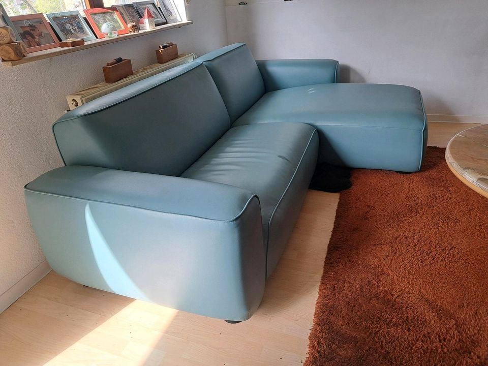 Blaues Kunstleder Sofa in Möglingen 