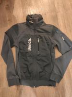 Bench Jacke mit Kapuze und vielen Reißverschlüssen neuwertig Baden-Württemberg - Esslingen Vorschau