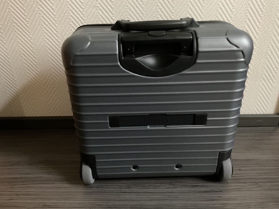 Rimowa Salsa Business Trolley in Berlin