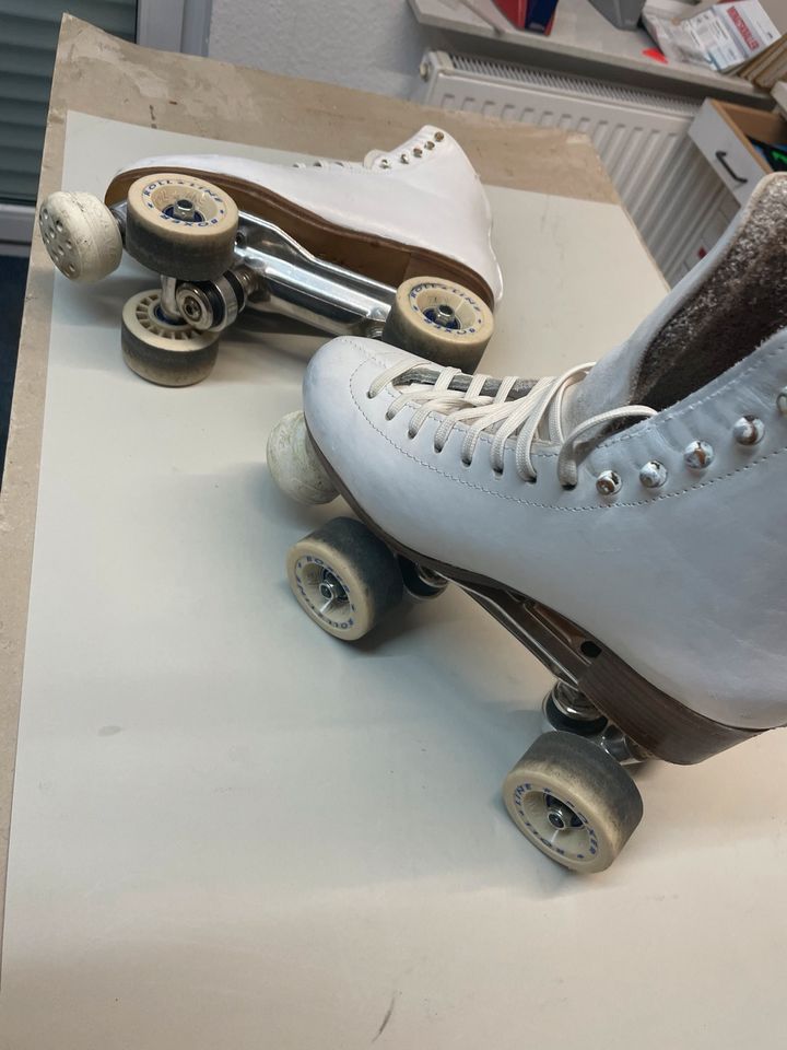 Rollkunstlauf Schuhe Gr37, Belati, Rollschuhe in Vaihingen an der Enz