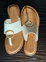NEU Sandale Pantolette Zehentrenner weiß gold Gr. 38 Baden-Württemberg - Lorch Vorschau