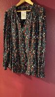 Bluse dunkel Blau mit Blümchen Größe 50 neu Hessen - Dieburg Vorschau