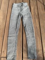 H&M Divided Jeans grau 34 Nordrhein-Westfalen - Ruppichteroth Vorschau