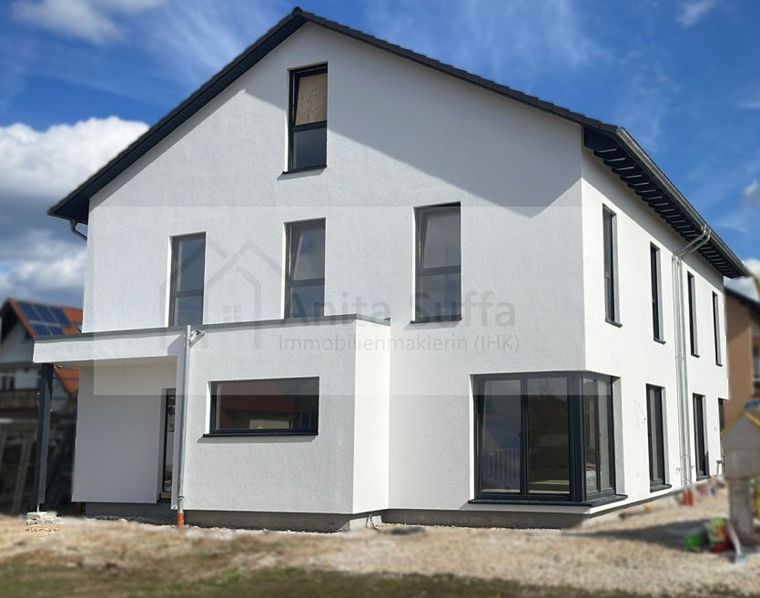 Luxus in Top Lage – Großzügiger, lichtdurchfluteter Wohntraum auf 186 m² in Röttenbach