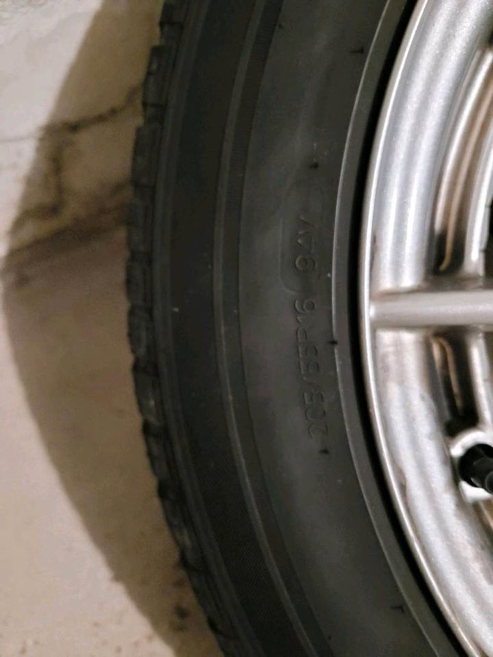 16" Allwetter Reifen auf original Mercedes Felgen in Hamburg