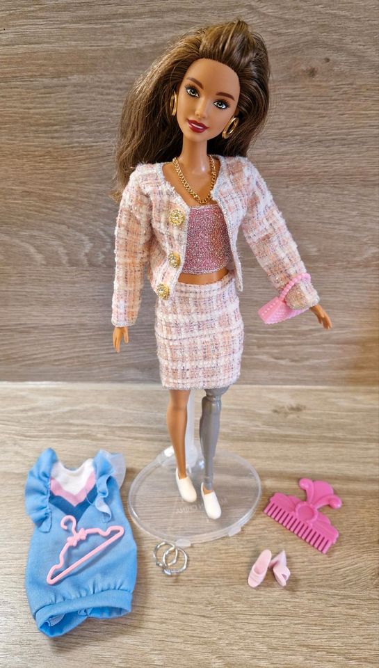 Barbie Fashionistas Nr. 121 Beinprothese mit neuem Outfit in Potsdam