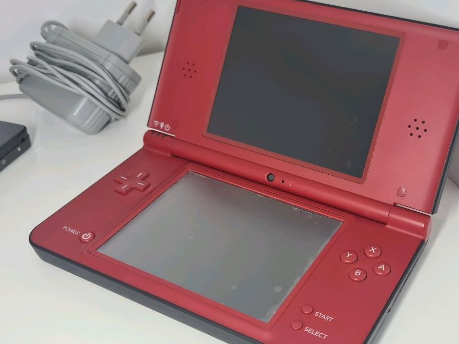 Nintendo DSI Anniversary Edition + 4 Spiele in Dortmund