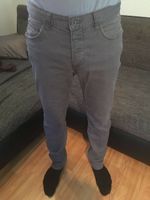 H&M Jeans mit Knopfleiste, Herren, grau, Gr. 33 Niedersachsen - Berne Vorschau