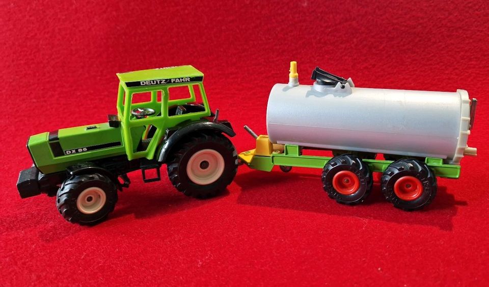 SIKU Deutz Fahr DX86 Modeltraktor Set von 1984 in Goldenstedt