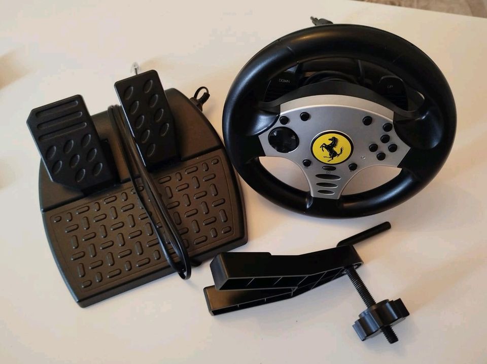 Thrustmaster Ferrari Challenge Racing Lenkrad 2-Pedalset PC Plays in Duisburg